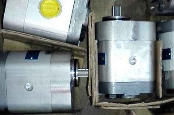 JIHOSTROJ齒輪泵P23-3.3R-A03K03-AG02P01-N ，捷克P23系列齒輪油泵